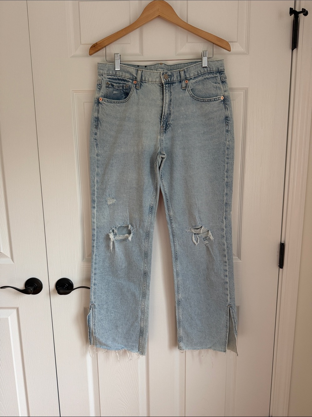 GAP ’90s Loose Mid Rise Distressed Jeans Size 29/8R Light Wash